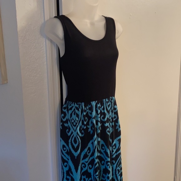 NWT long dress with pockets. Size X-small.  Does have some give. - Picture 8 of 9